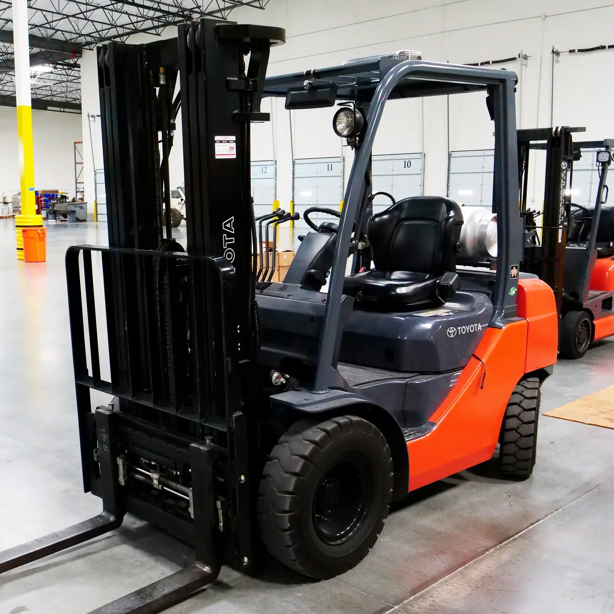 Hydraulic Line Hose Clamp - Toyota Forklift - OEM Toyota Part# 68654-36760-71 Pacific Performance Engineering