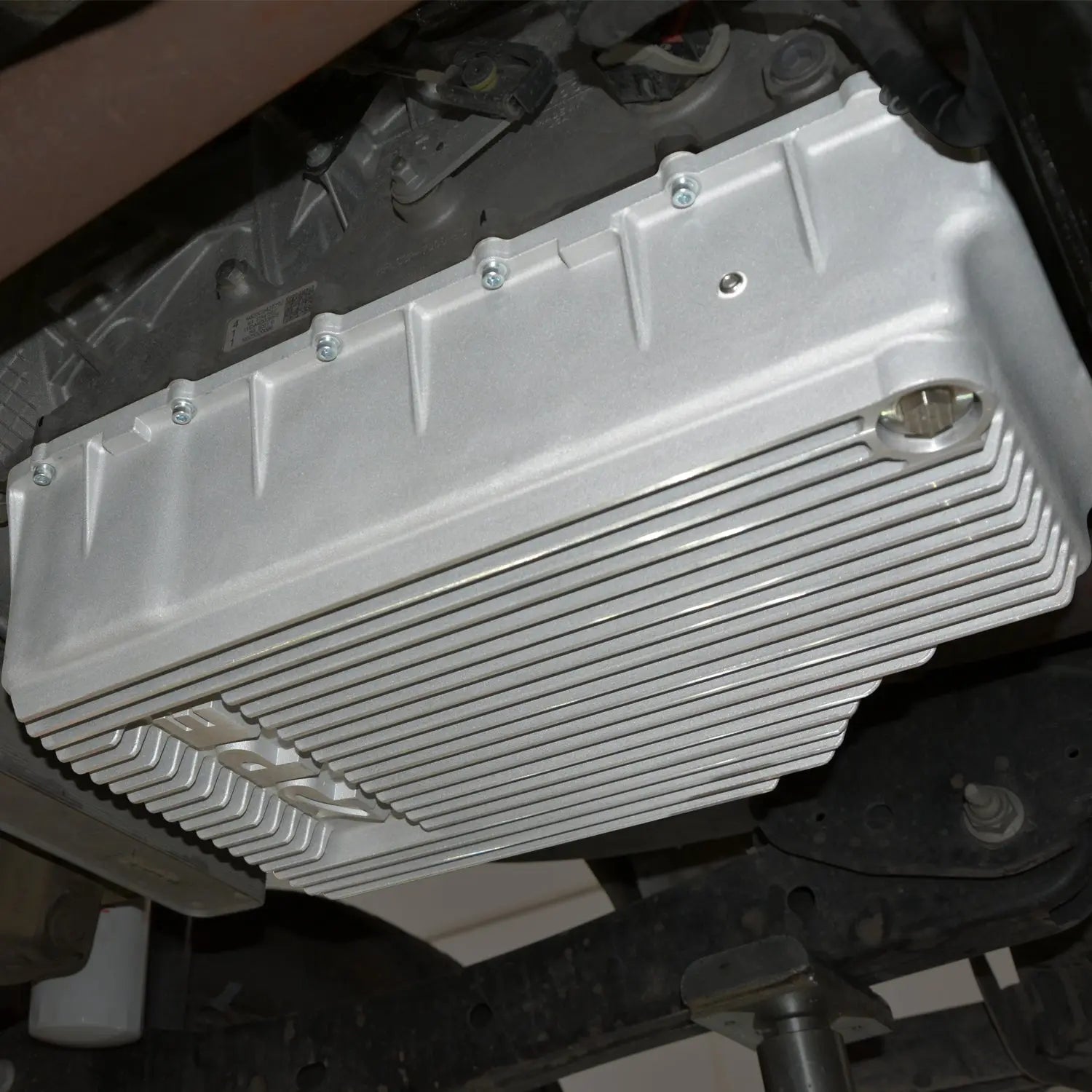 10R140 Heavy-Duty Cast Aluminum Transmission Pan, 2020-2022 Ford Super Duty Diesel
